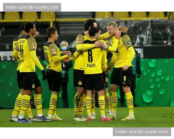 多特蒙德半场0-2落后斯图加特，主场球迷嘘声四起